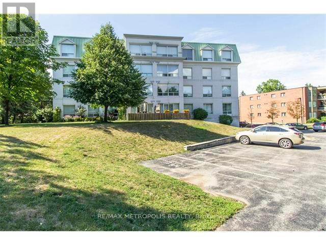 305 - 405 Erb Street W, Waterloo, ON - Outdoor