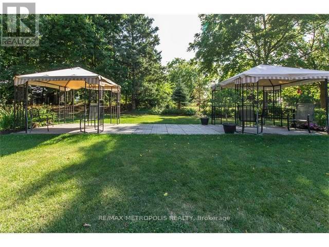 305 - 405 Erb Street W, Waterloo, ON - Outdoor With Backyard