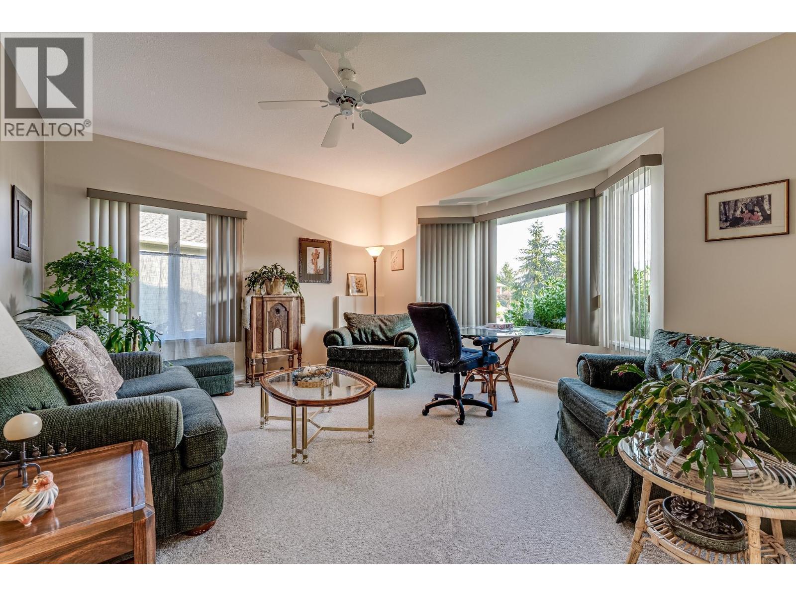 2642 Golf View Place, Blind Bay, BC - Indoor Photo Showing Living Room