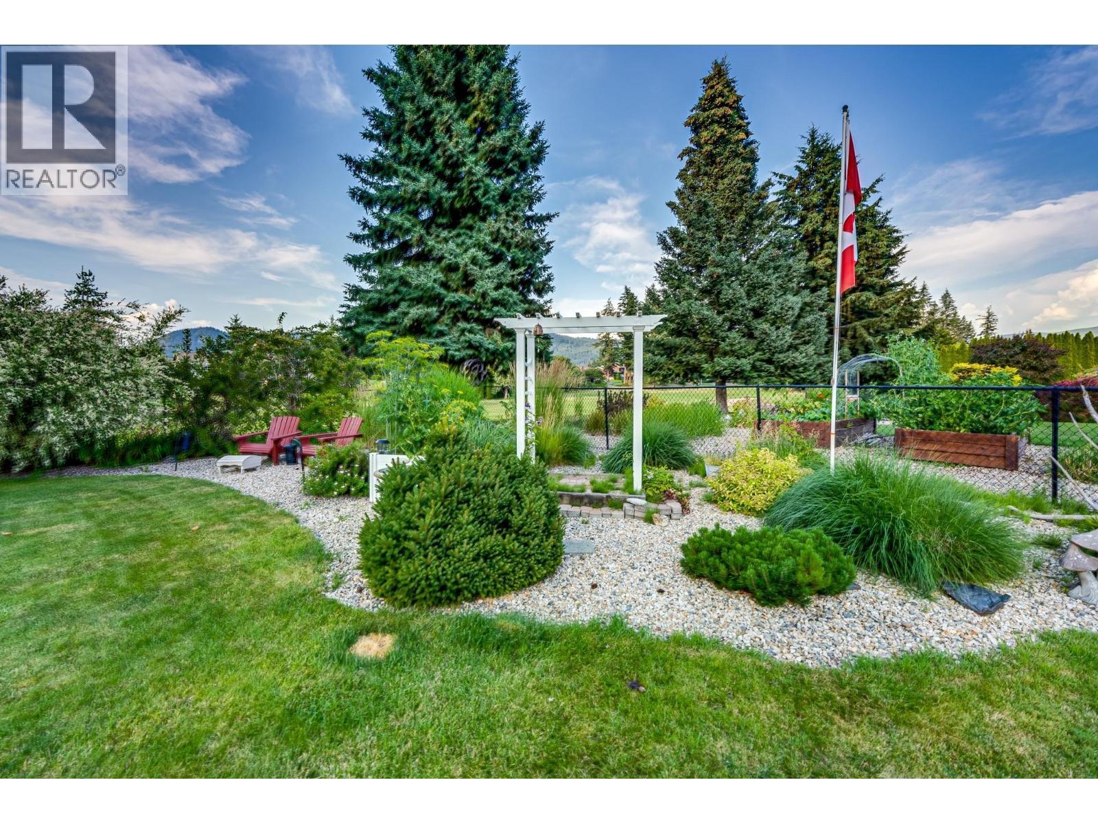 Fully Fenced Backyard - 2642 Golf View Place, Blind Bay, BC - Outdoor