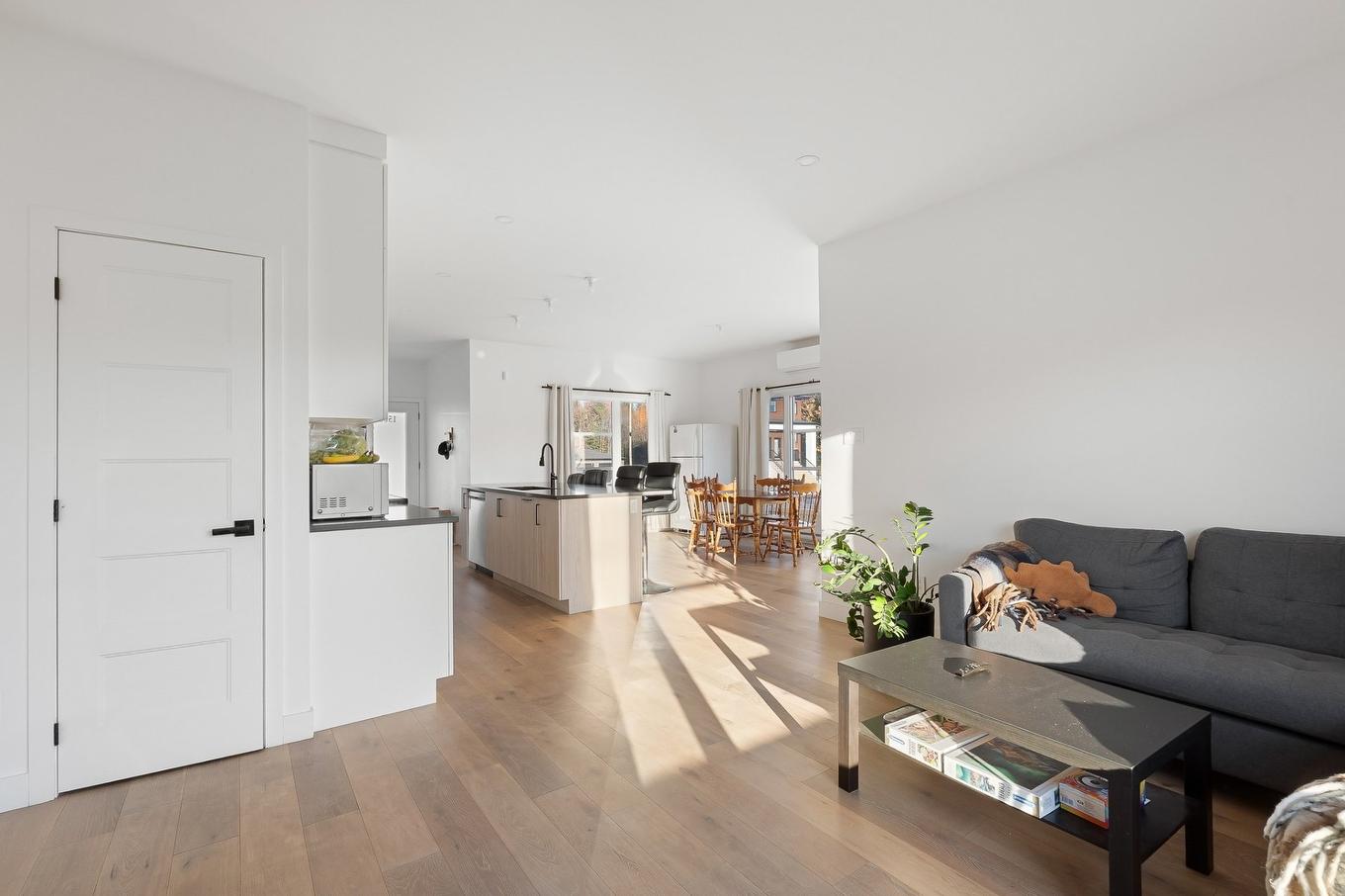 Living room - 1500 Rue Houle, Trois-Rivières, QC - Indoor Photo Showing Living Room