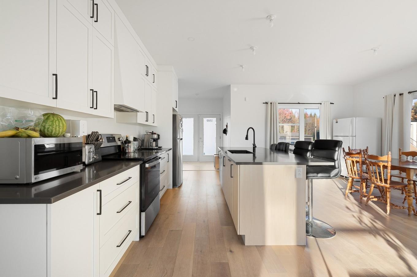Kitchen - 1500 Rue Houle, Trois-Rivières, QC - Indoor Photo Showing Kitchen With Upgraded Kitchen