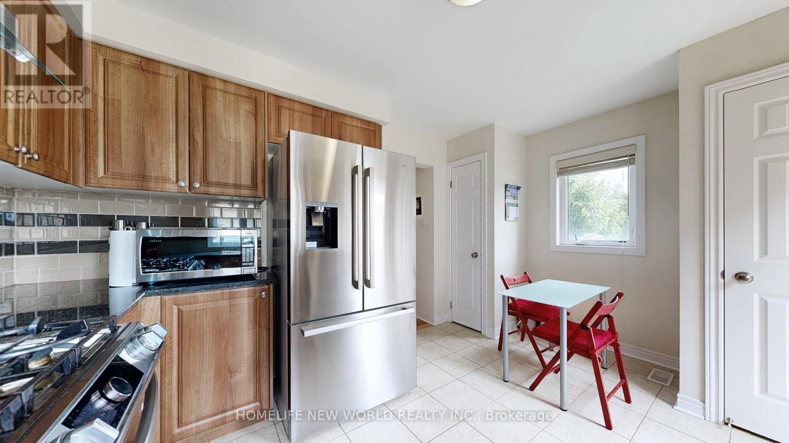 49 Kawneer Terrace, Toronto, ON - Indoor Photo Showing Kitchen