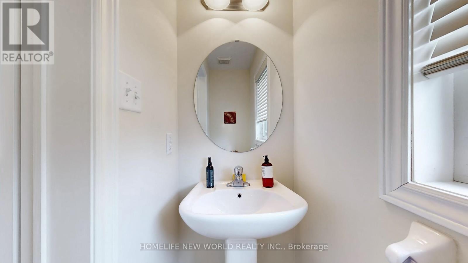 49 Kawneer Terrace, Toronto, ON - Indoor Photo Showing Bathroom