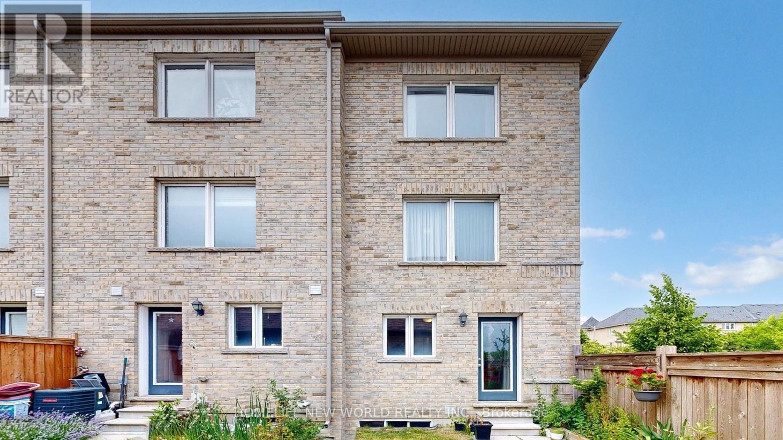 49 Kawneer Terrace, Toronto, ON - Outdoor