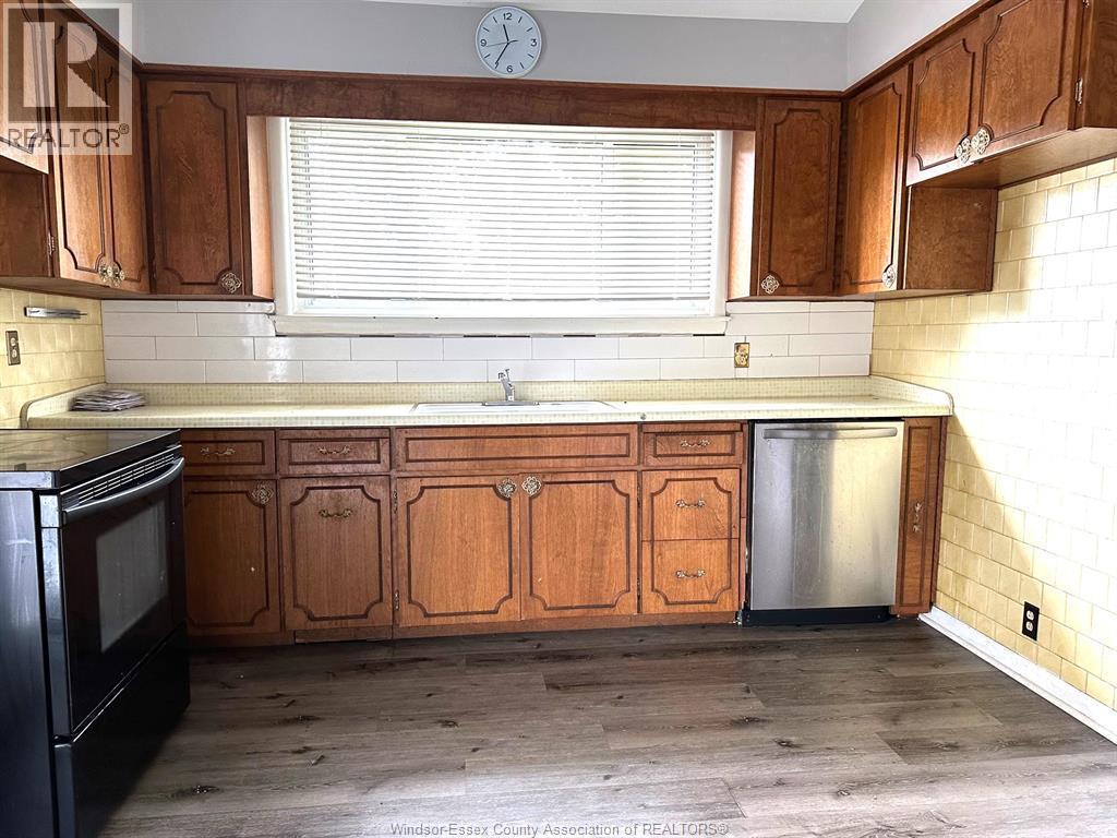 3551 Woodland, Windsor, ON - Indoor Photo Showing Kitchen