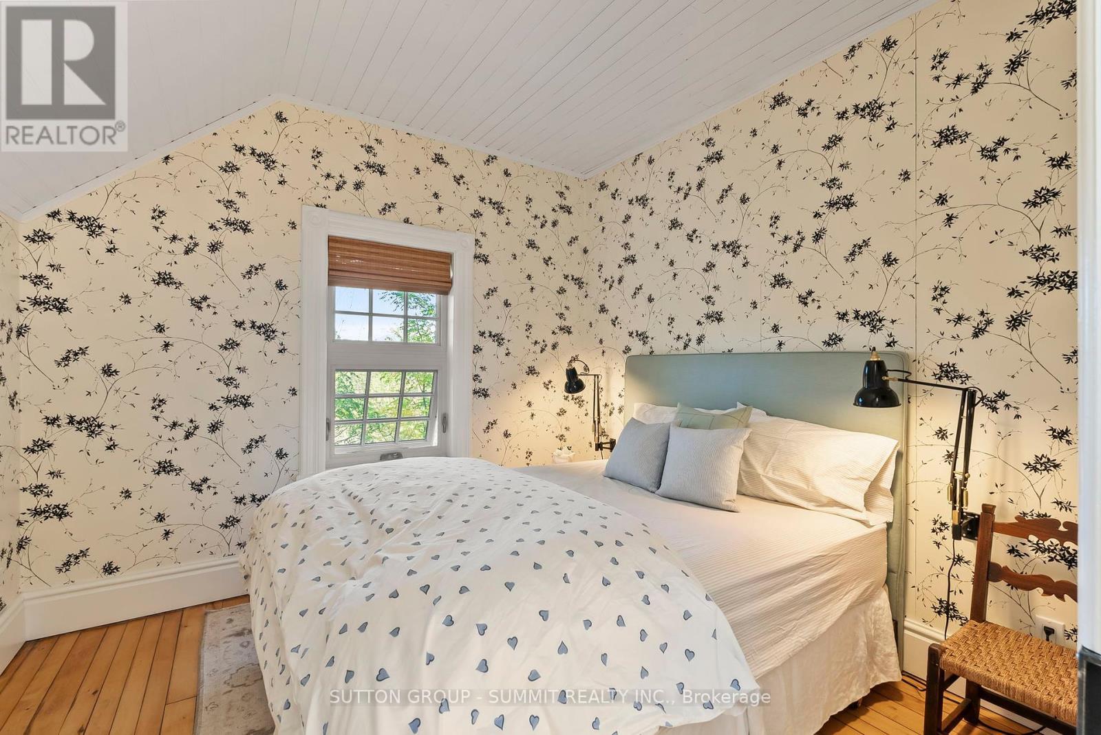 502349 10 Concession, West Grey, ON - Indoor Photo Showing Bedroom