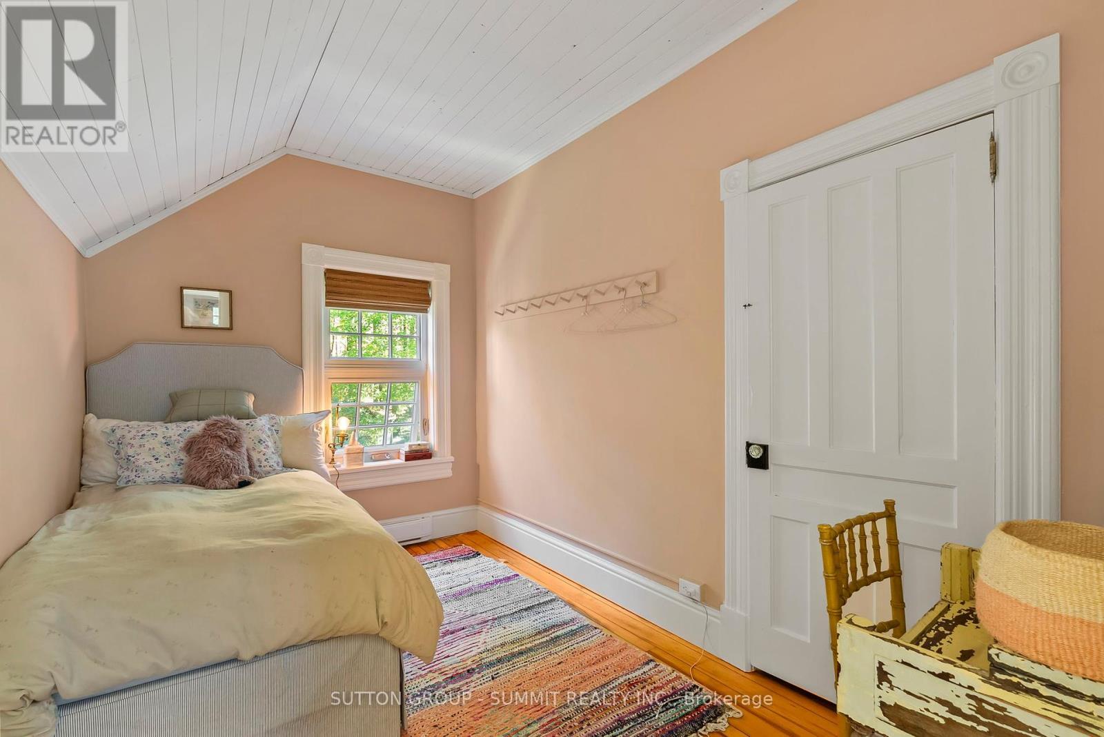 502349 10 Concession, West Grey, ON - Indoor Photo Showing Bedroom