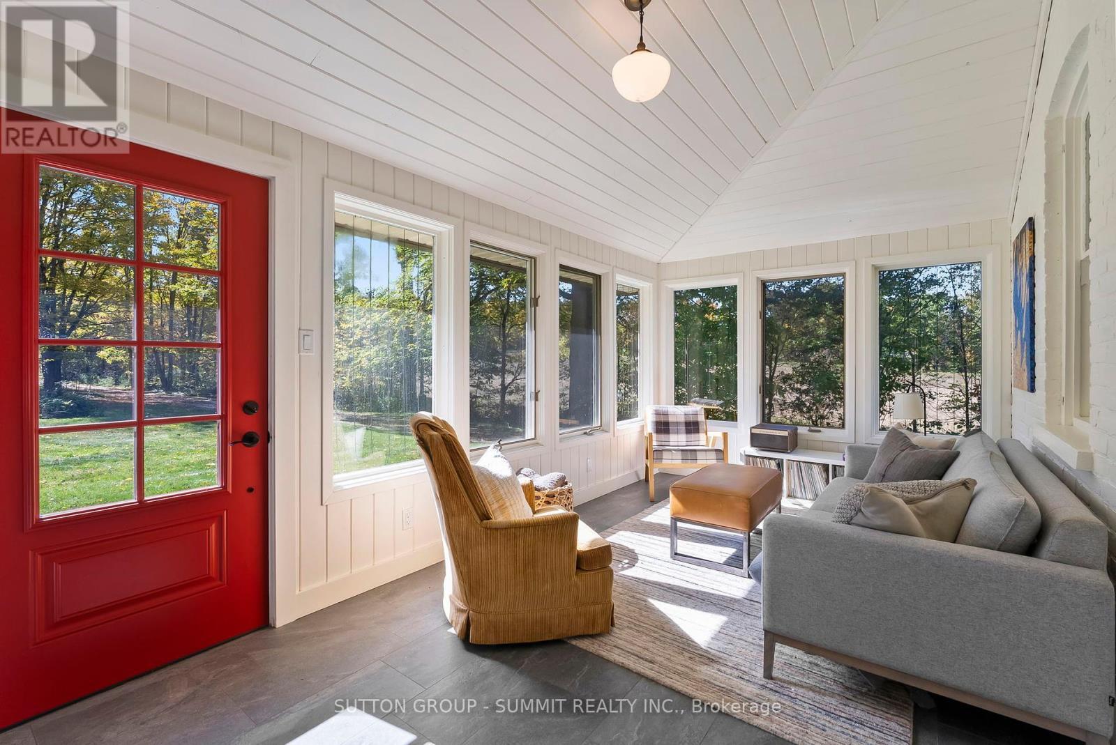502349 10 Concession, West Grey, ON - Indoor Photo Showing Living Room