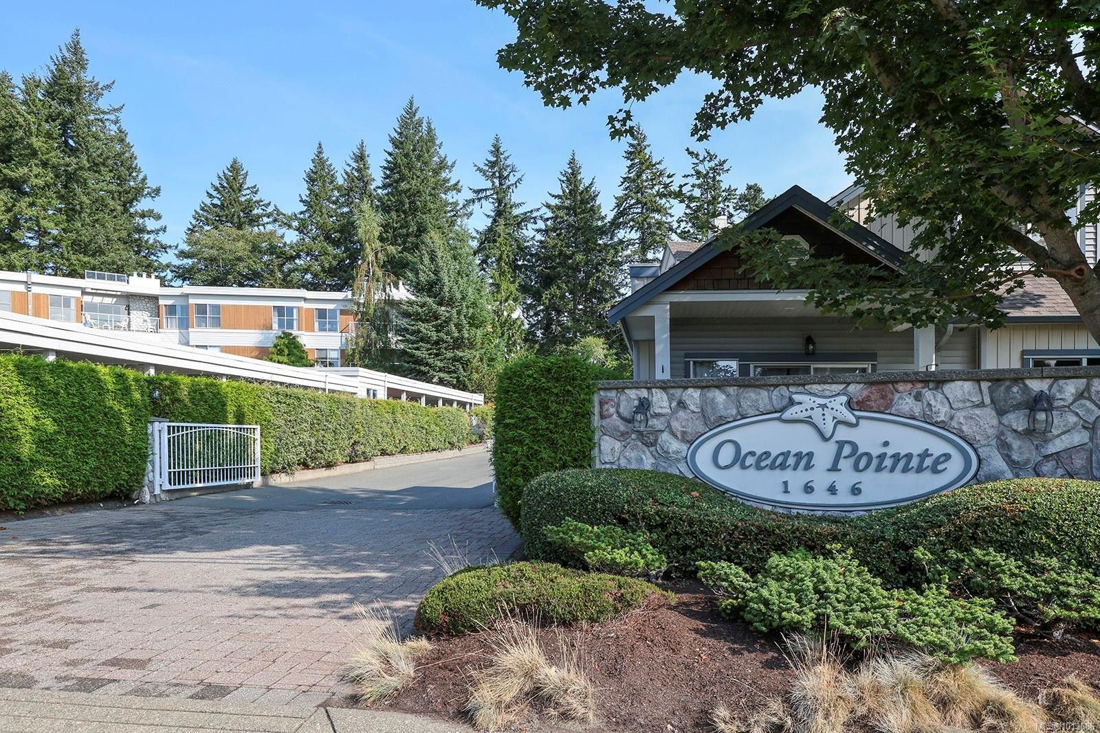 16-1646 Balmoral Ave, Comox, BC - Outdoor