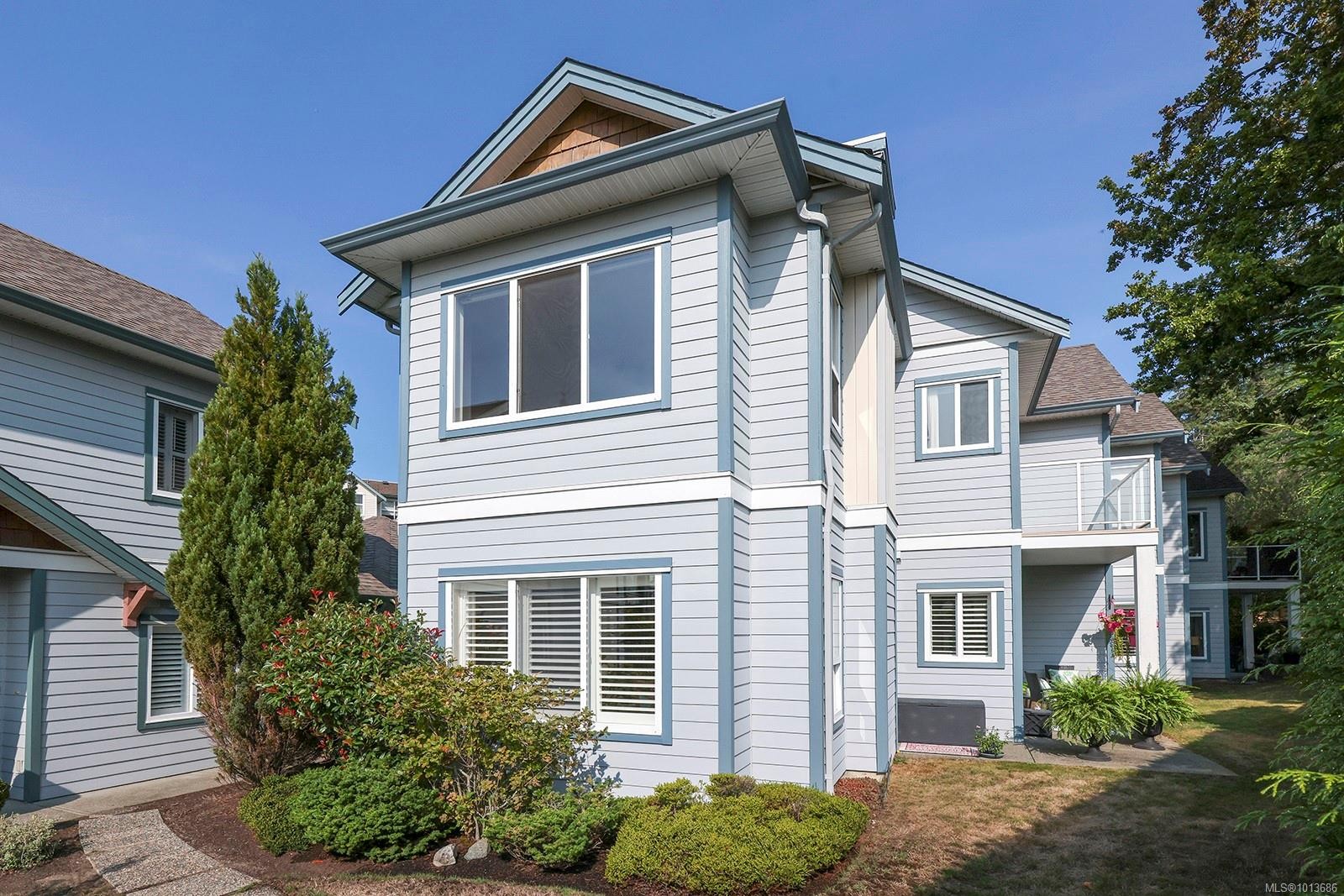 16-1646 Balmoral Ave, Comox, BC - Outdoor With Facade
