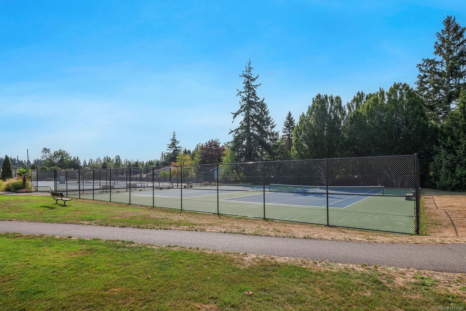 16-1646 Balmoral Ave, Comox, BC - Outdoor