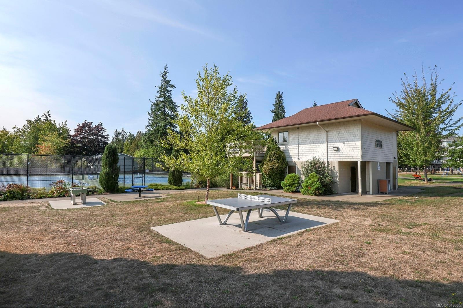 16-1646 Balmoral Ave, Comox, BC - Outdoor