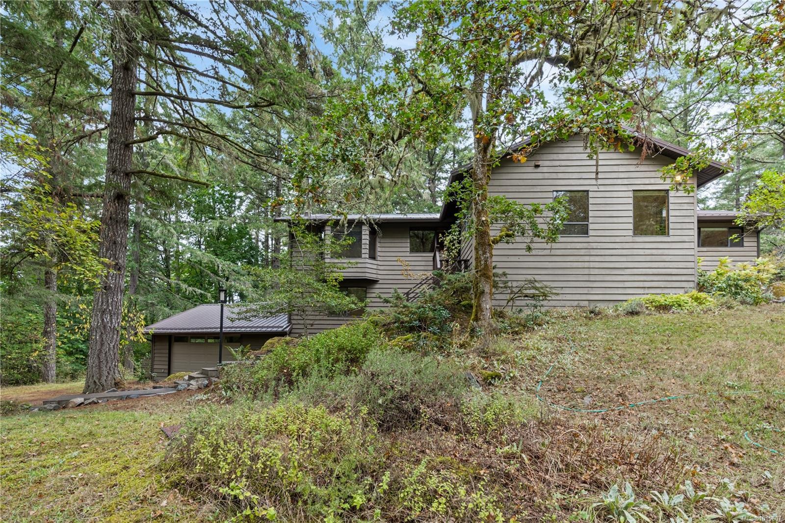 100 Viaduct Ave West, Saanich, BC