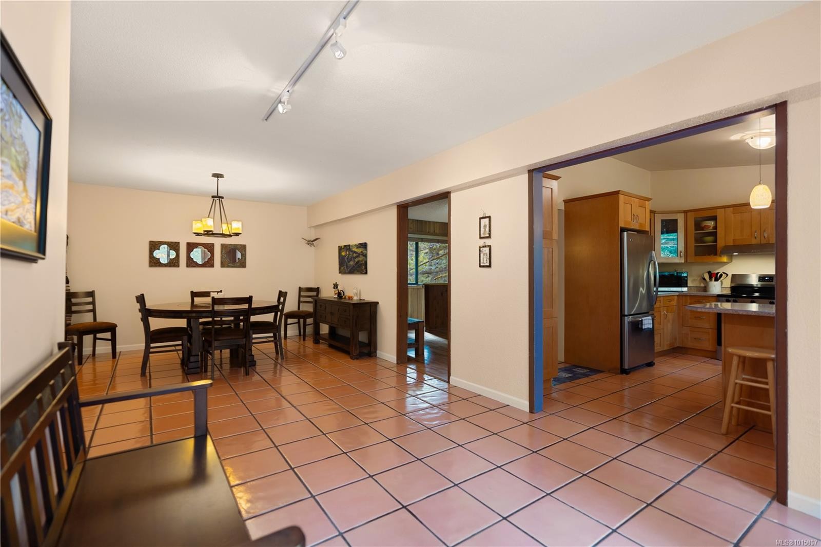 100 Viaduct Ave West, Saanich, BC