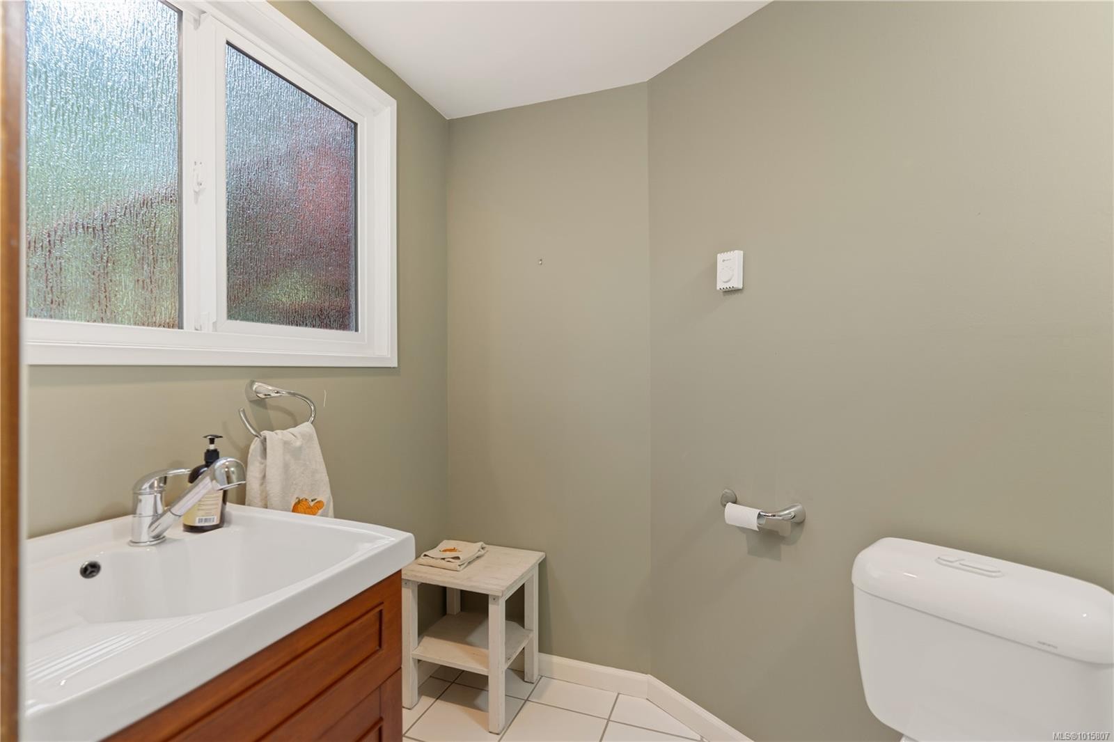 100 Viaduct Ave West, Saanich, BC