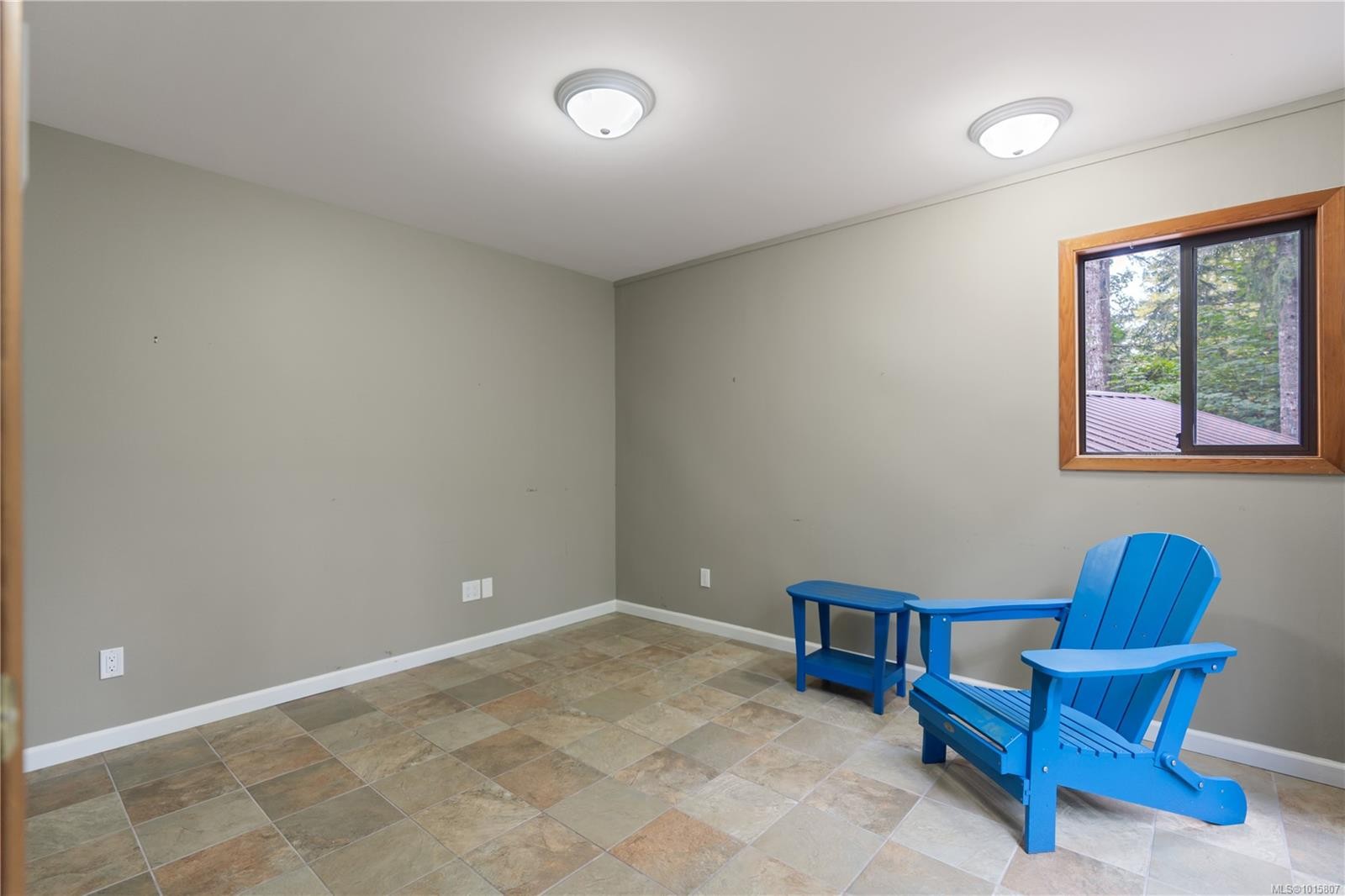 100 Viaduct Ave West, Saanich, BC