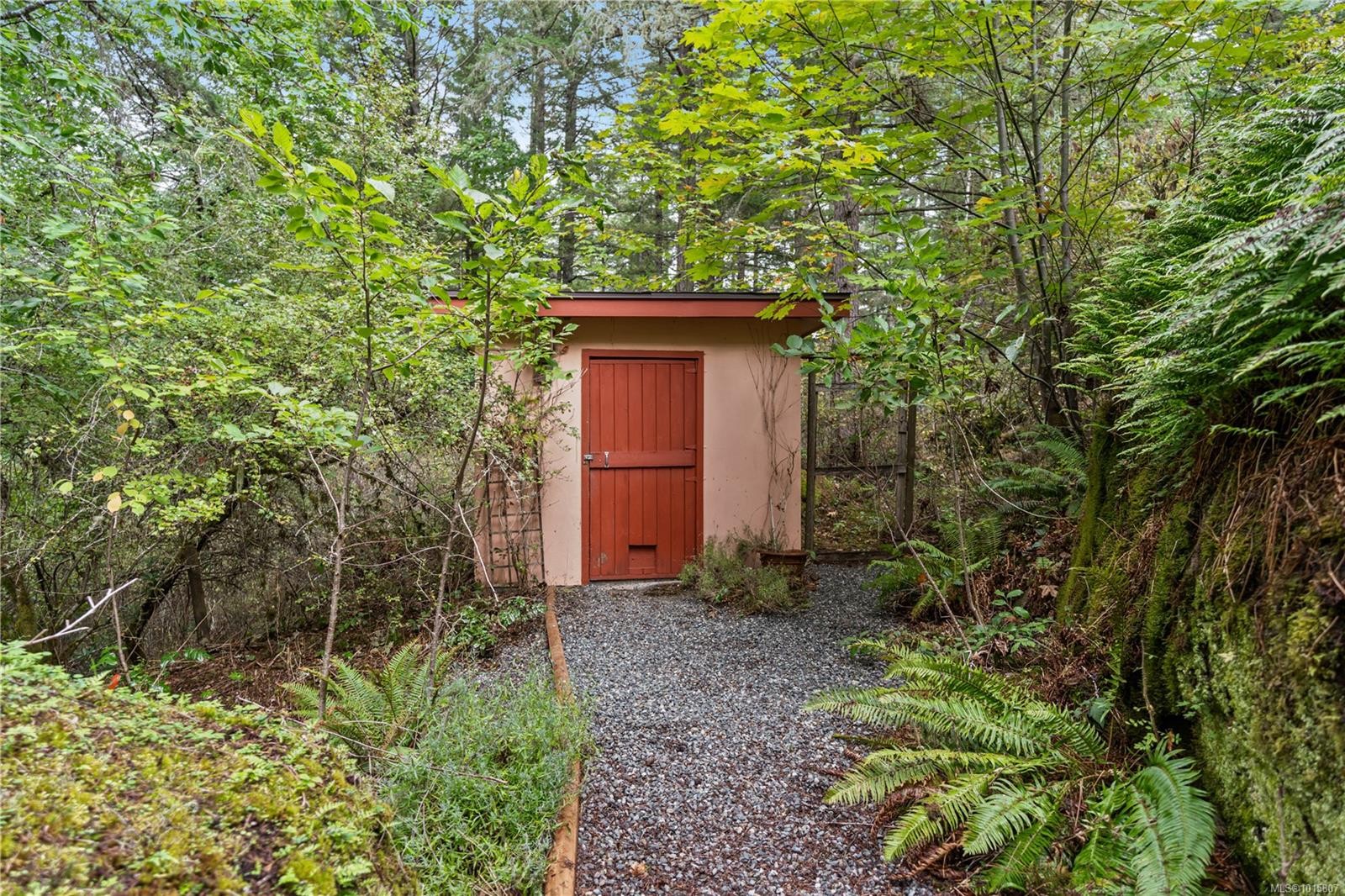 100 Viaduct Ave West, Saanich, BC