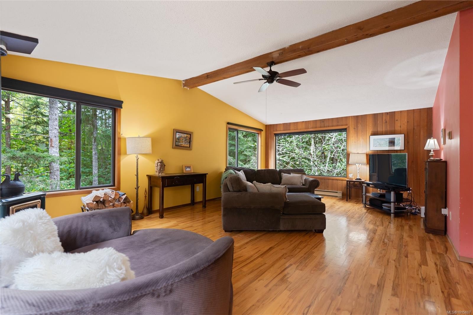 100 Viaduct Ave West, Saanich, BC