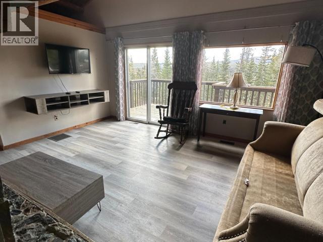 119 Alsek Crescent, Haines Junction, YT - Indoor Photo Showing Living Room