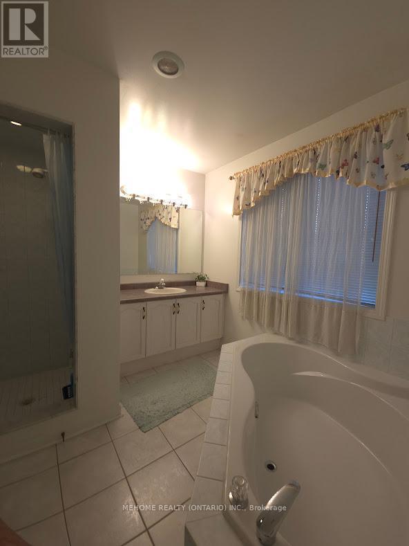 6 - 15 St Moritz Way, Markham, ON - Indoor Photo Showing Bathroom