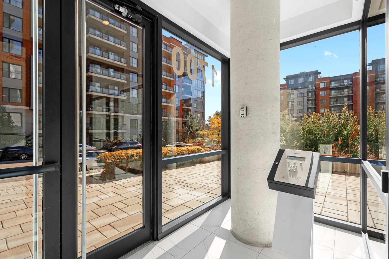 Hall d'entrée/Vestibule - 1008-1700 Rue Viola-Desmond, Montréal (Lasalle), QC - Photo Showing Other Room