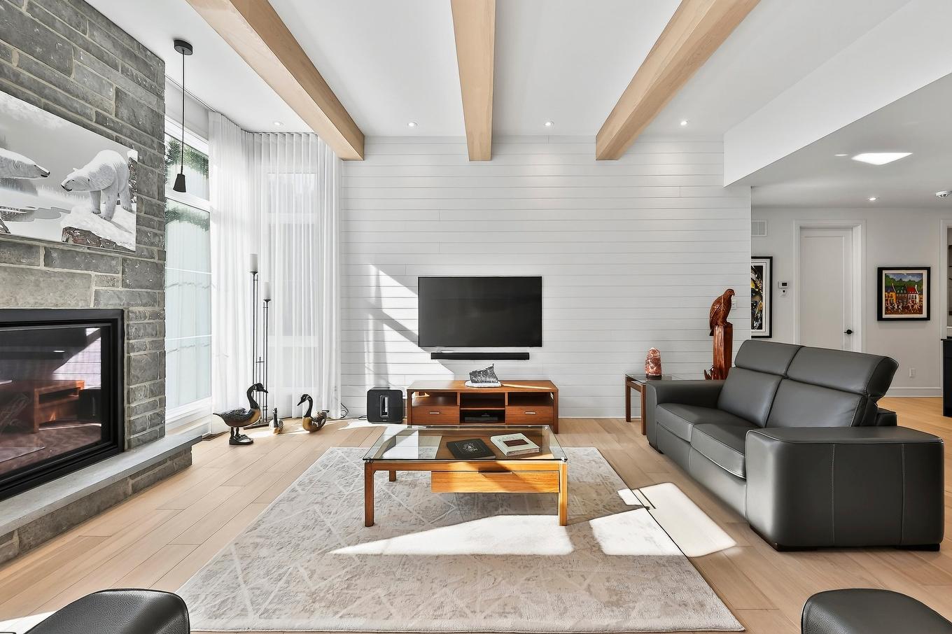 Living room - 1124 Ch. Du Massif, Piedmont, QC - Indoor Photo Showing Living Room With Fireplace