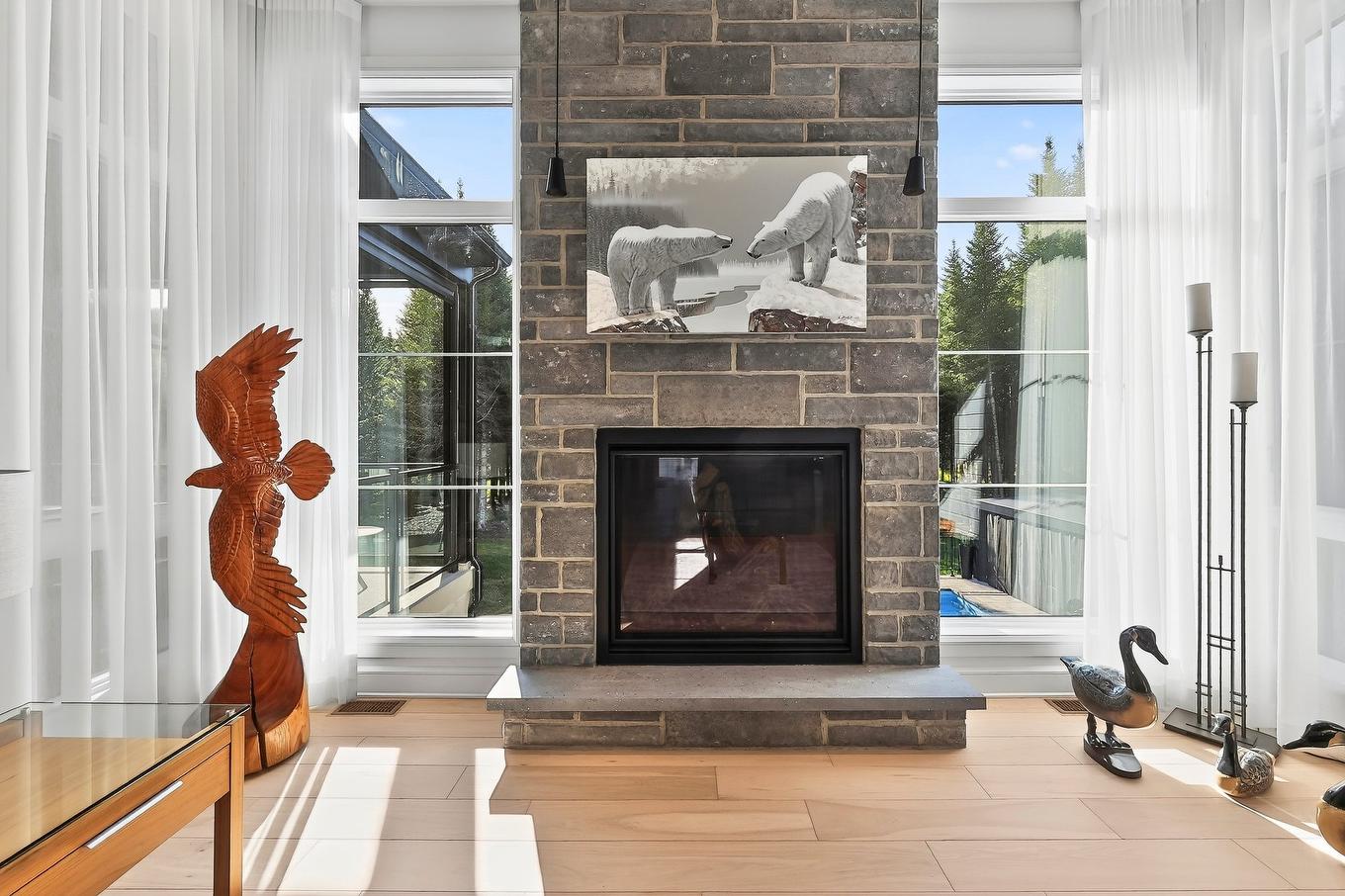 Living room - 1124 Ch. Du Massif, Piedmont, QC - Indoor With Fireplace