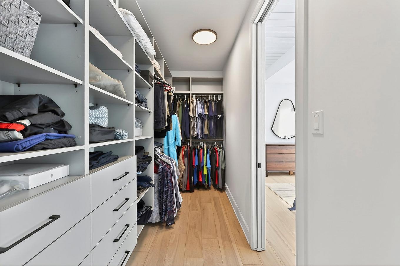 Walk-in closet - 1124 Ch. Du Massif, Piedmont, QC - Indoor With Storage