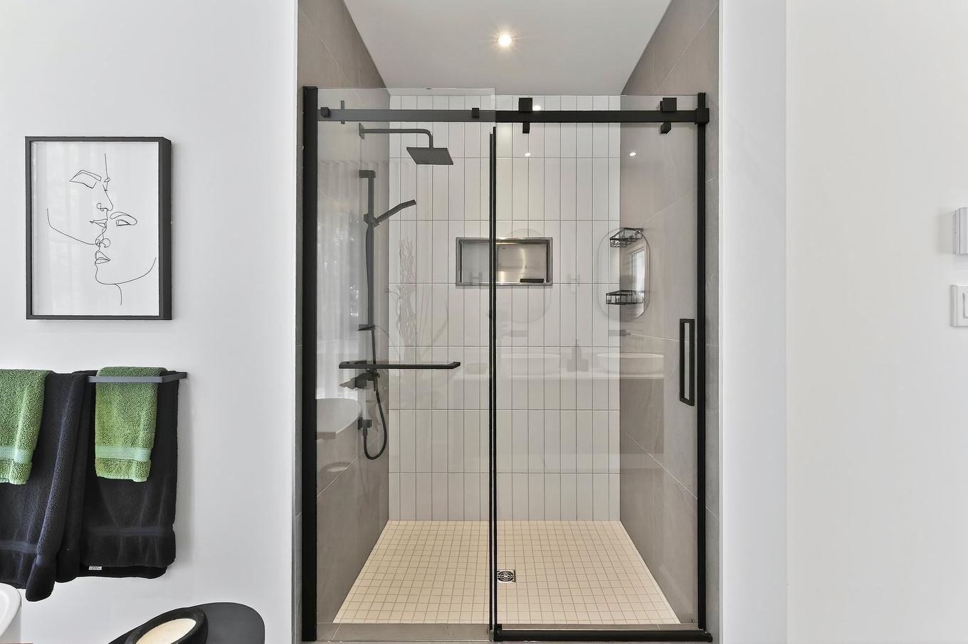 Ensuite bathroom - 1124 Ch. Du Massif, Piedmont, QC - Indoor Photo Showing Bathroom