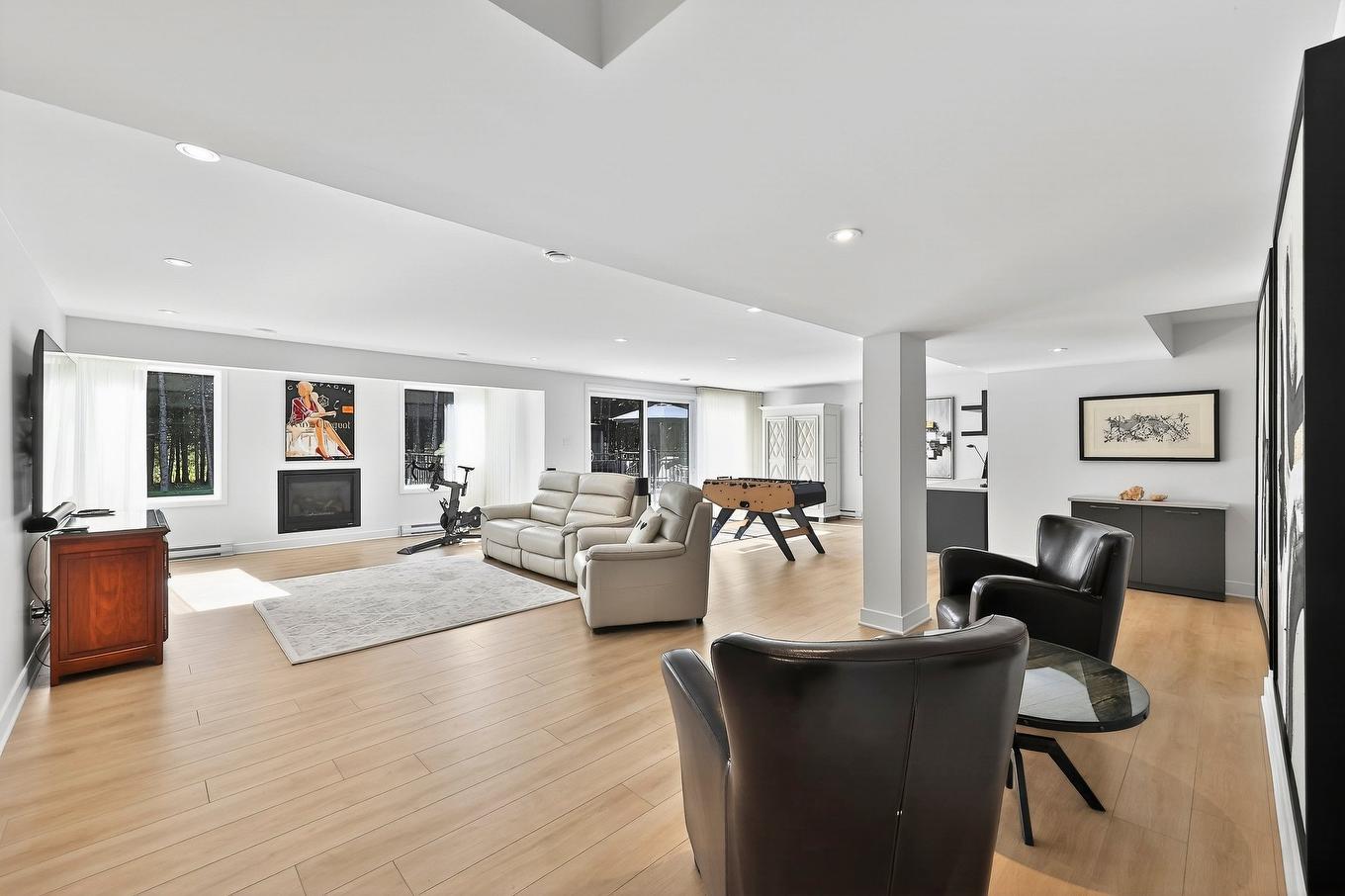 Family room - 1124 Ch. Du Massif, Piedmont, QC - Indoor Photo Showing Other Room