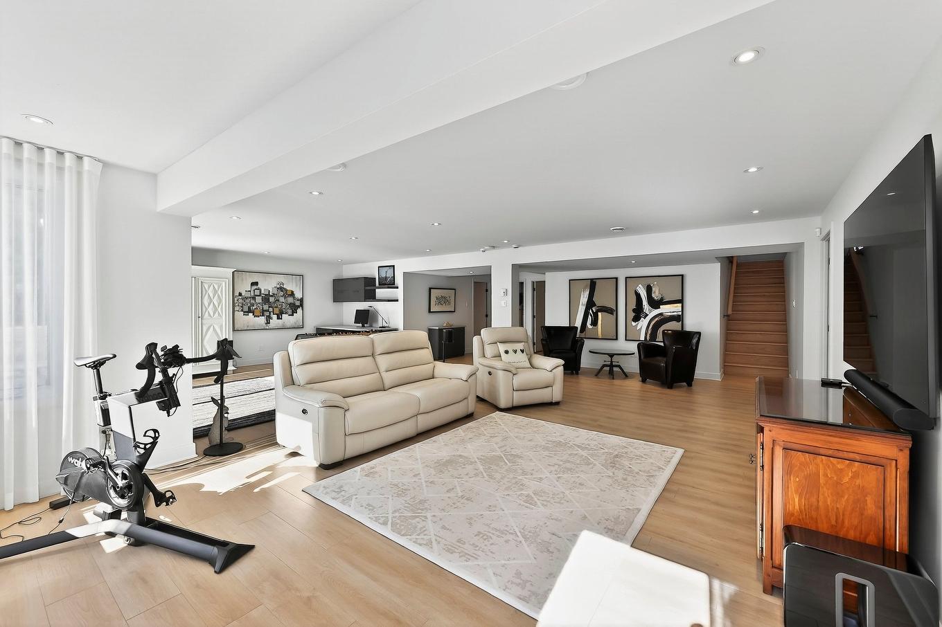 Family room - 1124 Ch. Du Massif, Piedmont, QC - Indoor Photo Showing Other Room