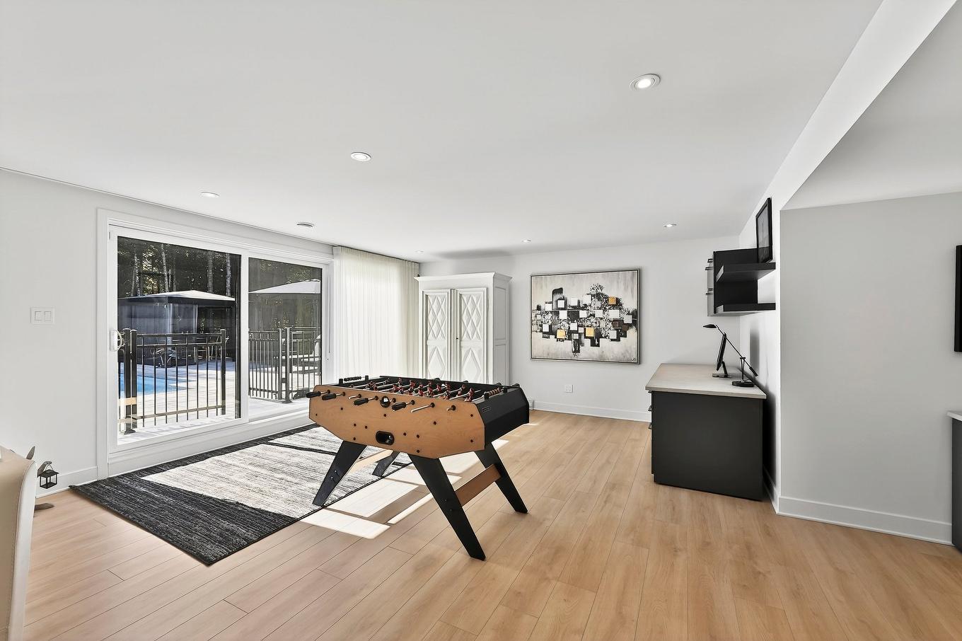 Family room - 1124 Ch. Du Massif, Piedmont, QC - Indoor Photo Showing Other Room