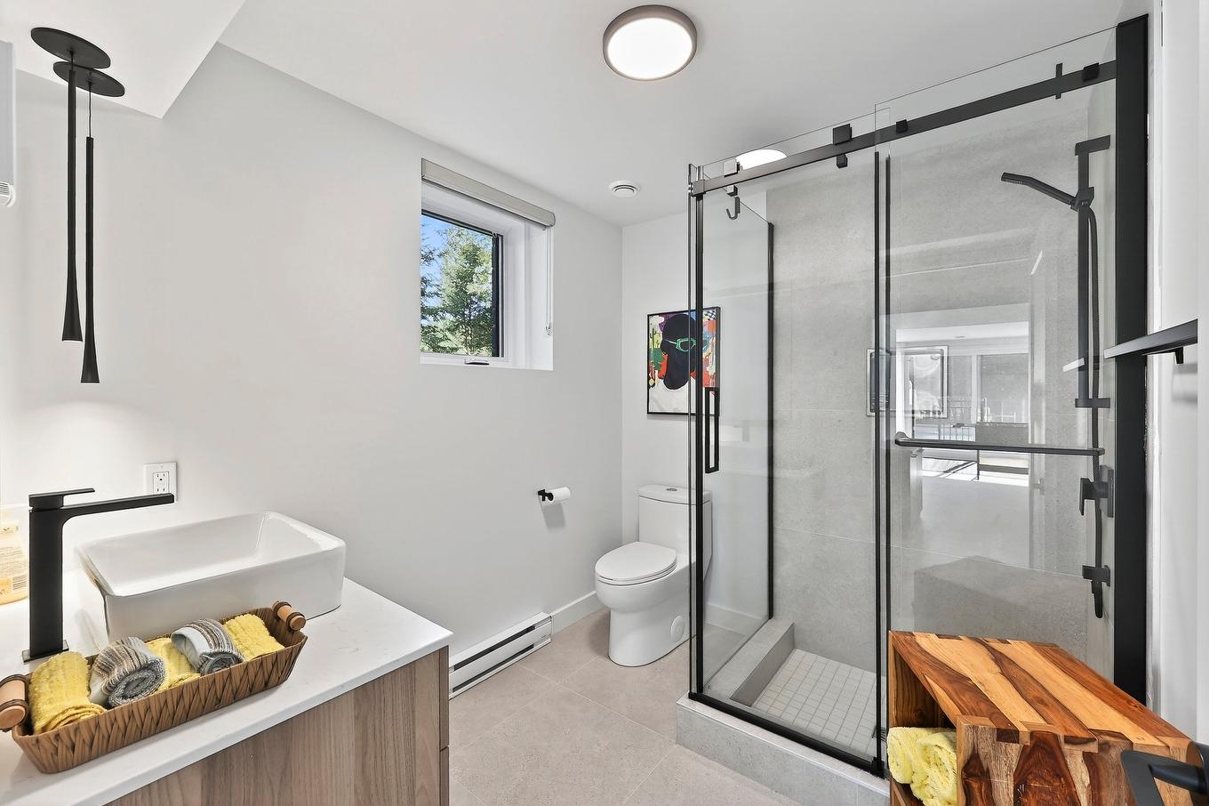 Bathroom - 1124 Ch. Du Massif, Piedmont, QC - Indoor Photo Showing Bathroom