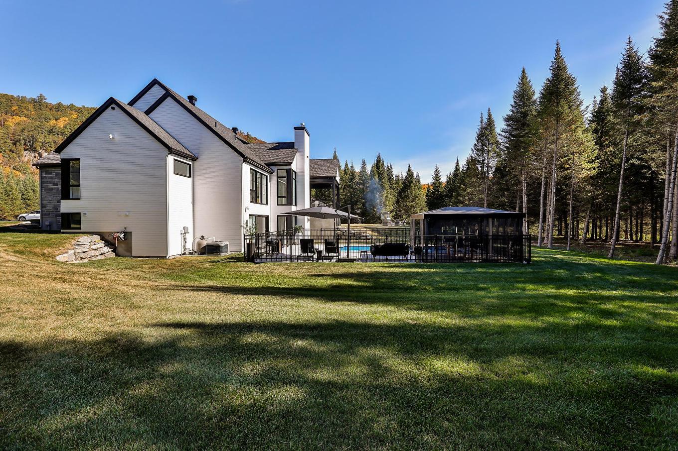 Backyard - 1124 Ch. Du Massif, Piedmont, QC - Outdoor