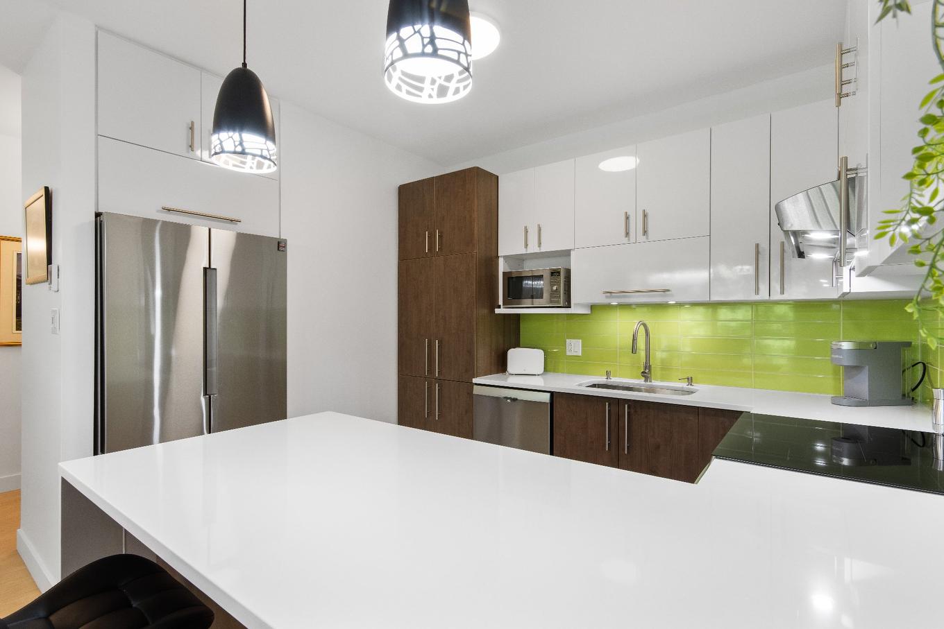 Kitchen - 405-2120 Rue Du Colisée, Longueuil (Le Vieux-Longueuil), QC - Indoor Photo Showing Kitchen With Upgraded Kitchen