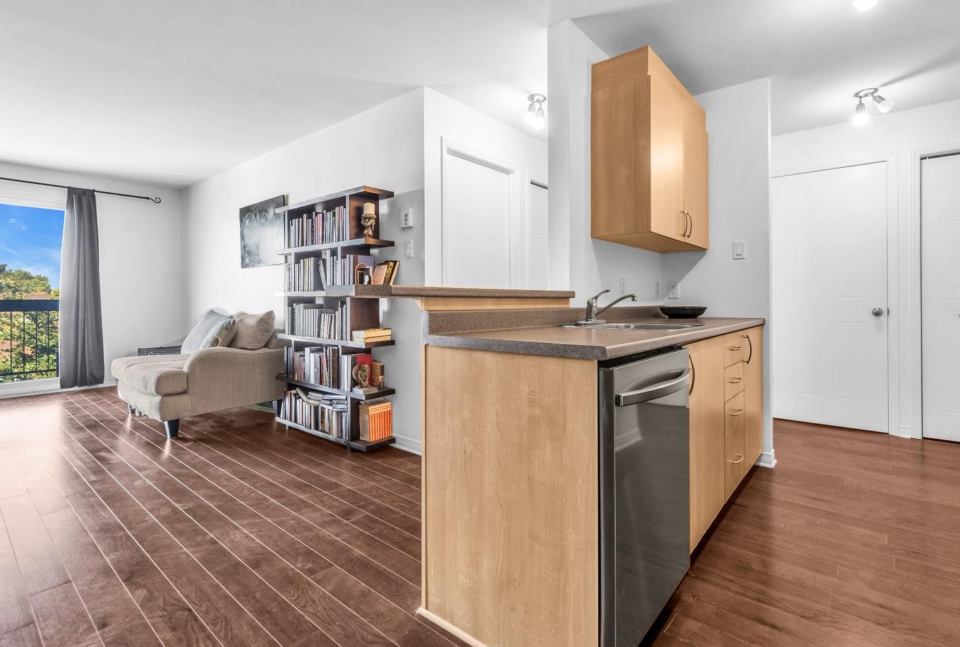 Kitchen - 303-5700 Ch. De Chambly, Longueuil (Saint-Hubert), QC - Indoor Photo Showing Other Room
