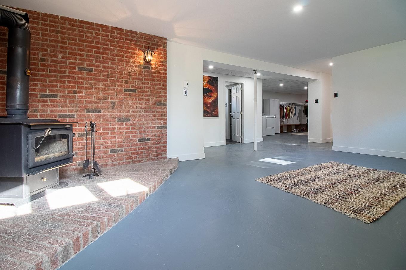 Family room - 2942 Rue Georges-Vanier, Shawinigan, QC - Indoor With Fireplace