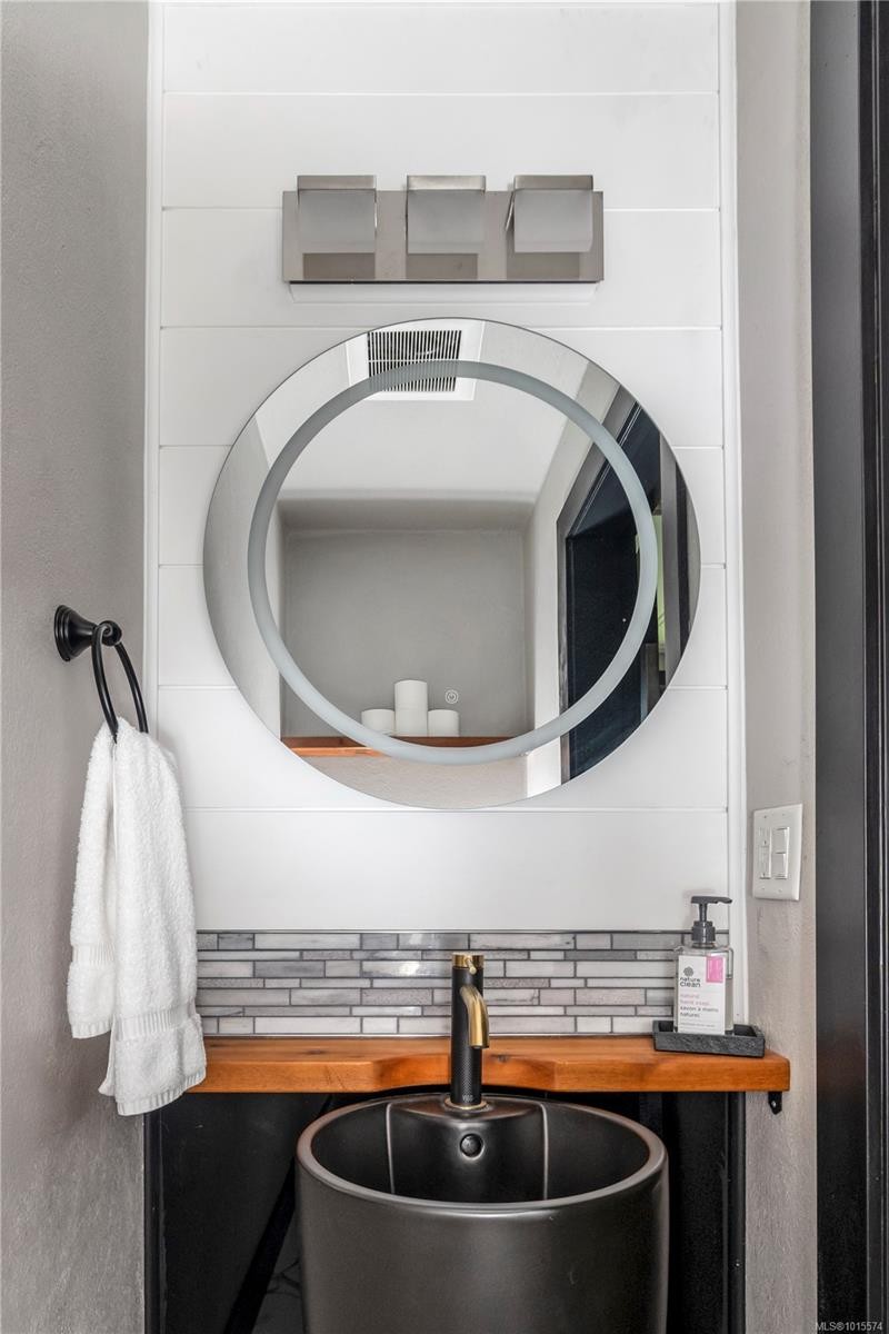 7405 Thornton Hts, Sooke, BC