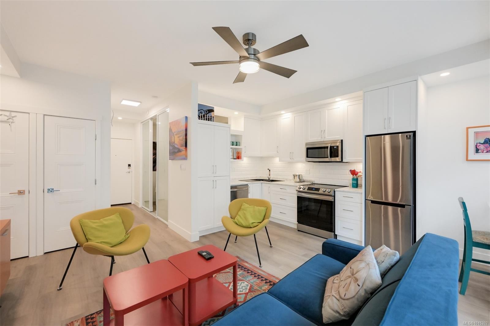 316-409 Swift St, Victoria, BC - Indoor Photo Showing Kitchen