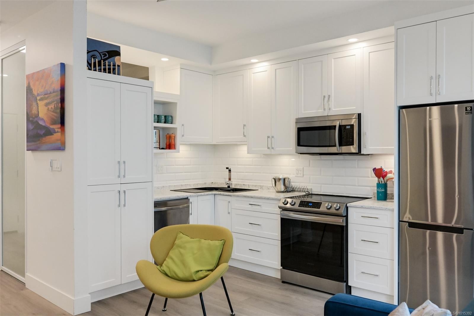 316-409 Swift St, Victoria, BC - Indoor Photo Showing Kitchen With Upgraded Kitchen