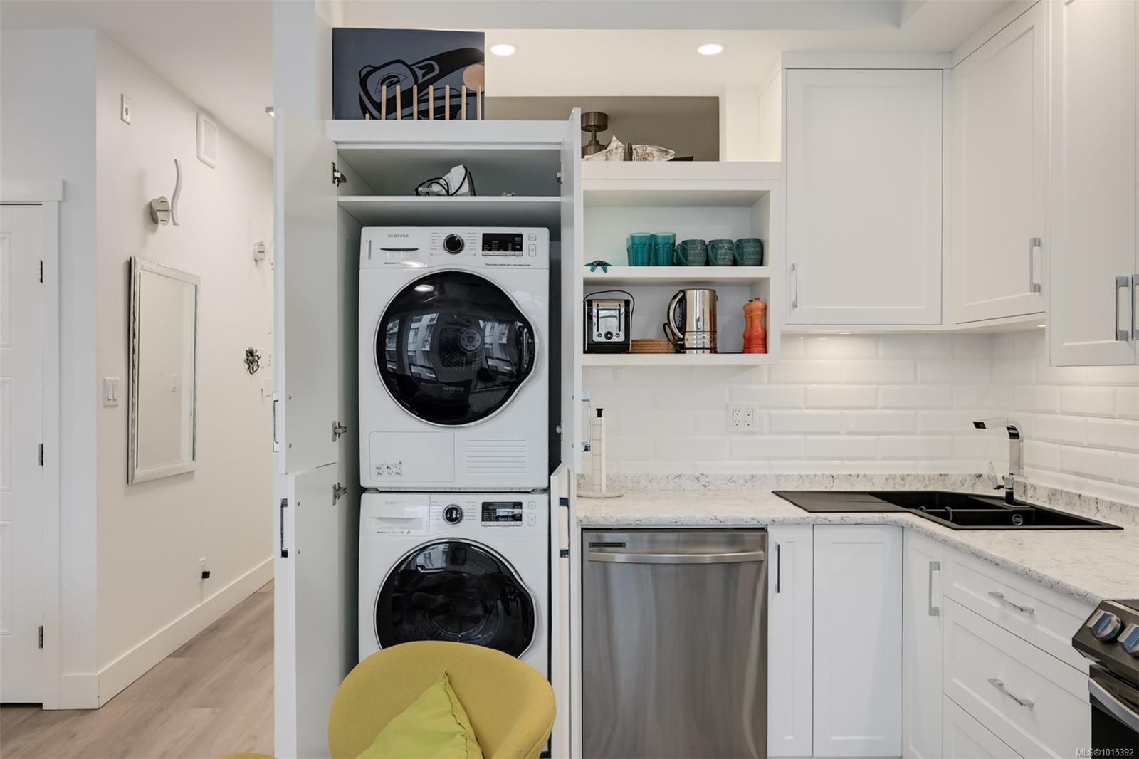 316-409 Swift St, Victoria, BC - Indoor Photo Showing Laundry Room