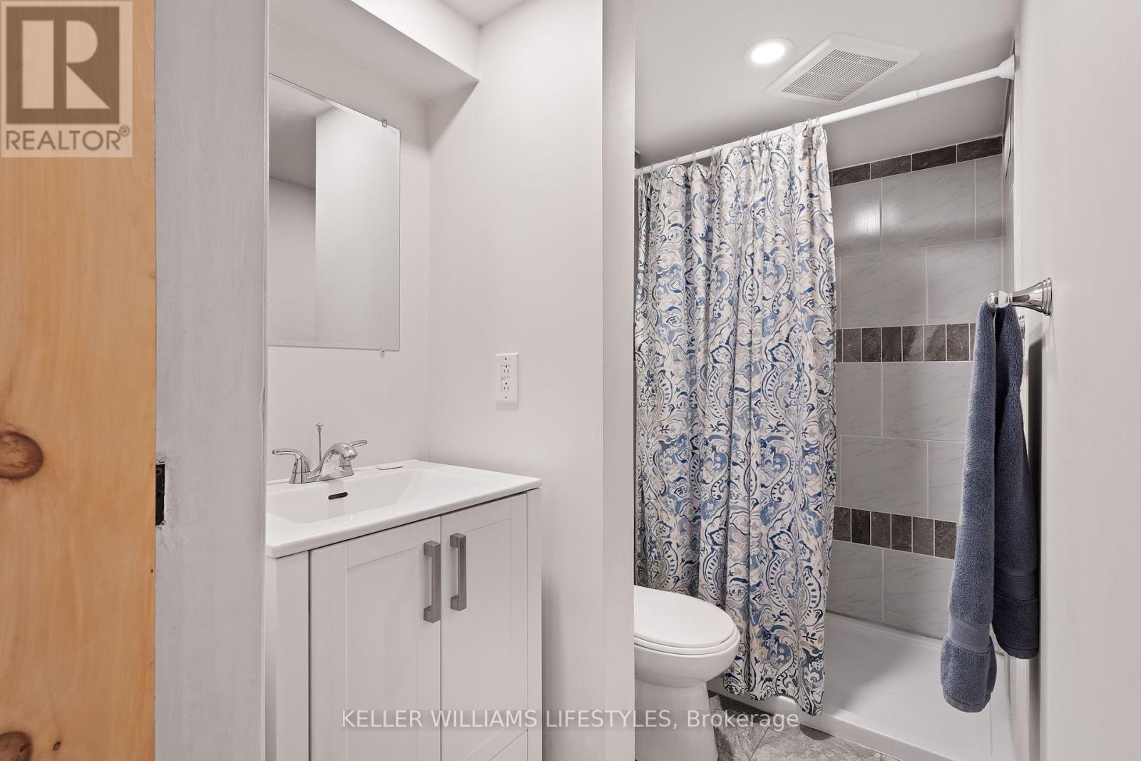 15083 Medway Road, Middlesex Centre, ON - Indoor Photo Showing Bathroom