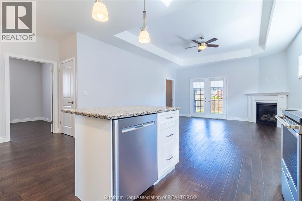 513 Eventide Place, Chatham, ON - Indoor With Fireplace