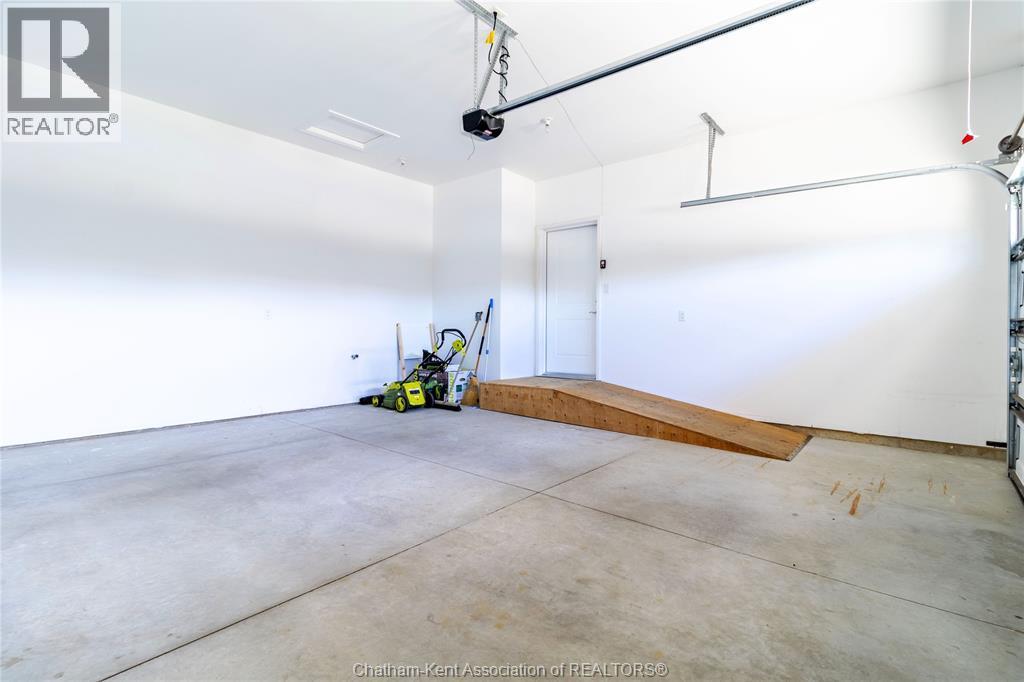 513 Eventide Place, Chatham, ON - Indoor Photo Showing Garage