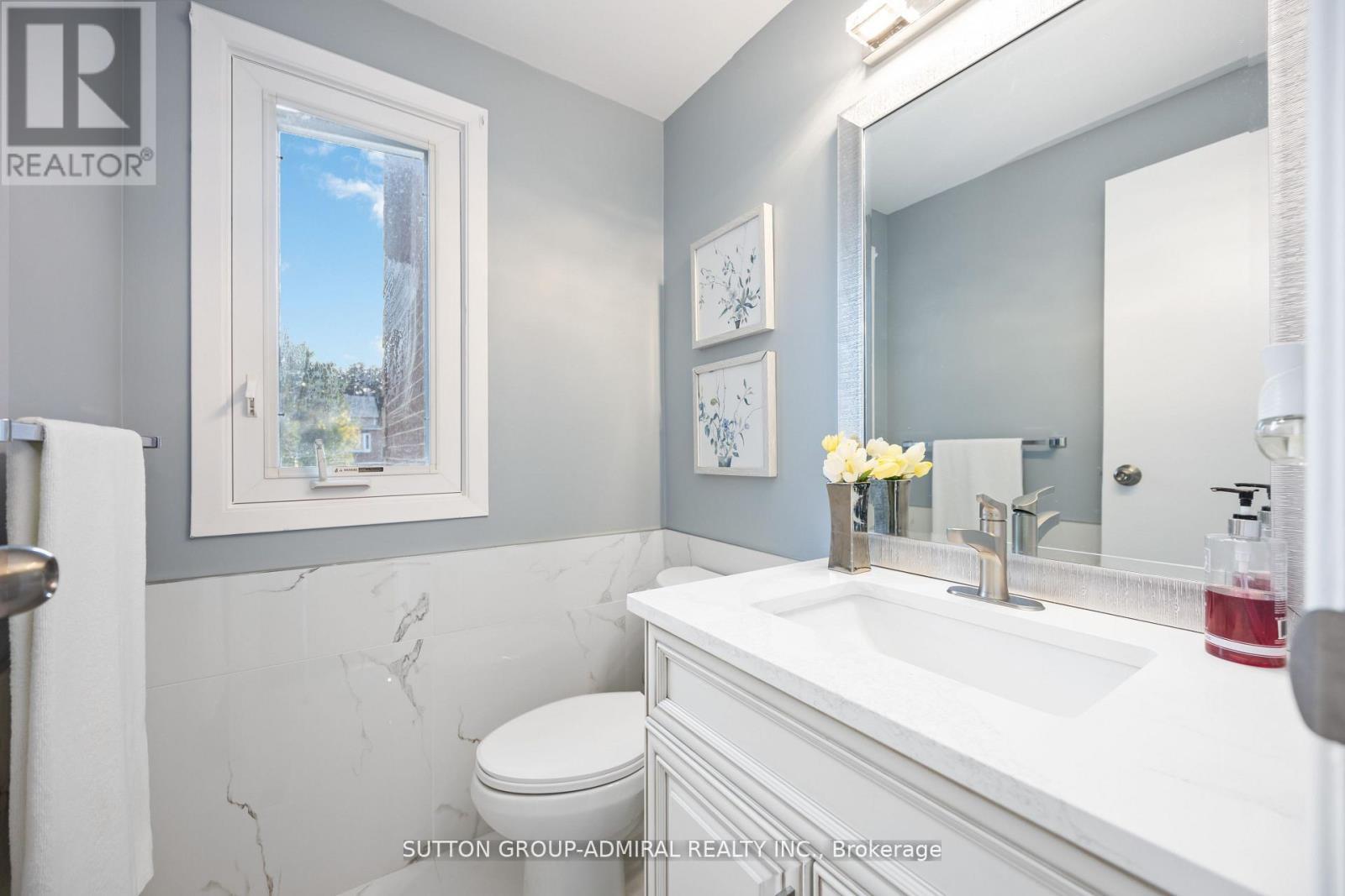 12 Tilburn Place, Toronto, ON - Indoor Photo Showing Bathroom