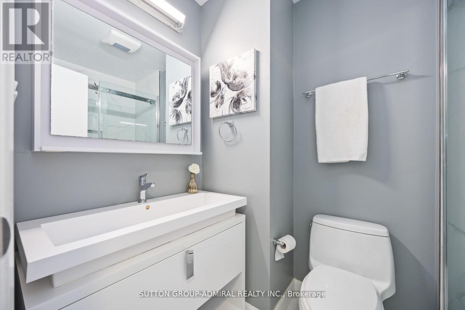 12 Tilburn Place, Toronto, ON - Indoor Photo Showing Bathroom