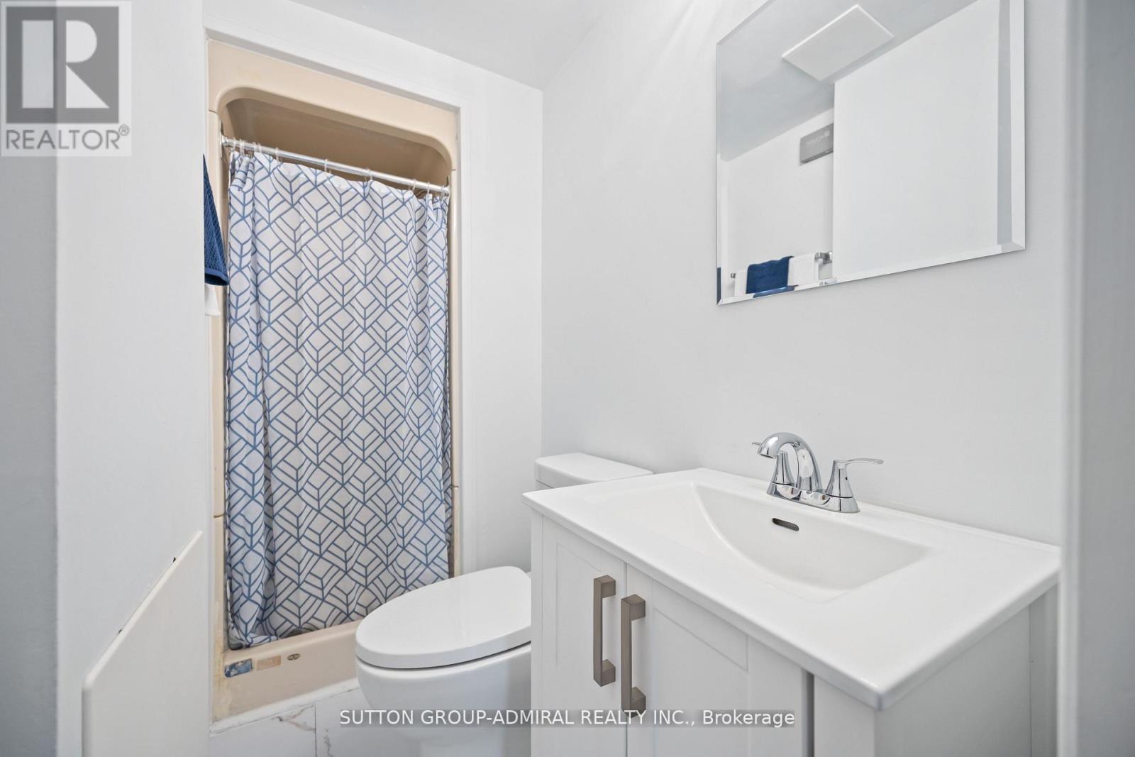 12 Tilburn Place, Toronto, ON - Indoor Photo Showing Bathroom
