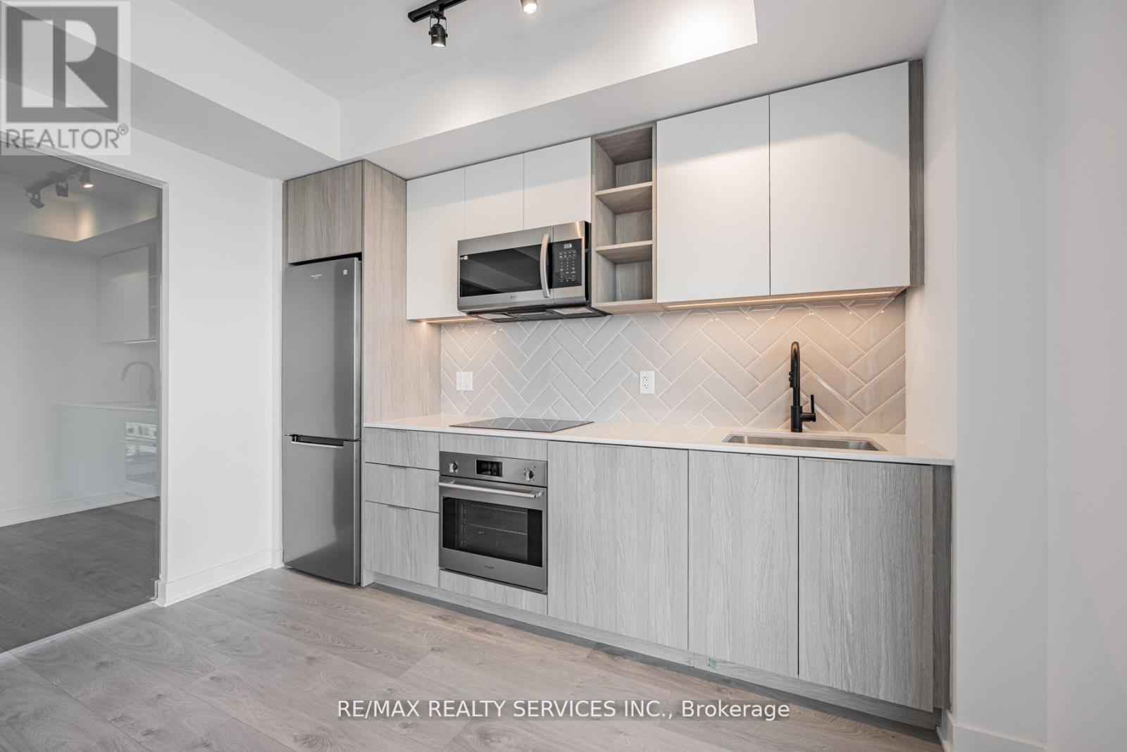 2007 - 36 Zorra Street, Toronto, ON - Indoor Photo Showing Kitchen