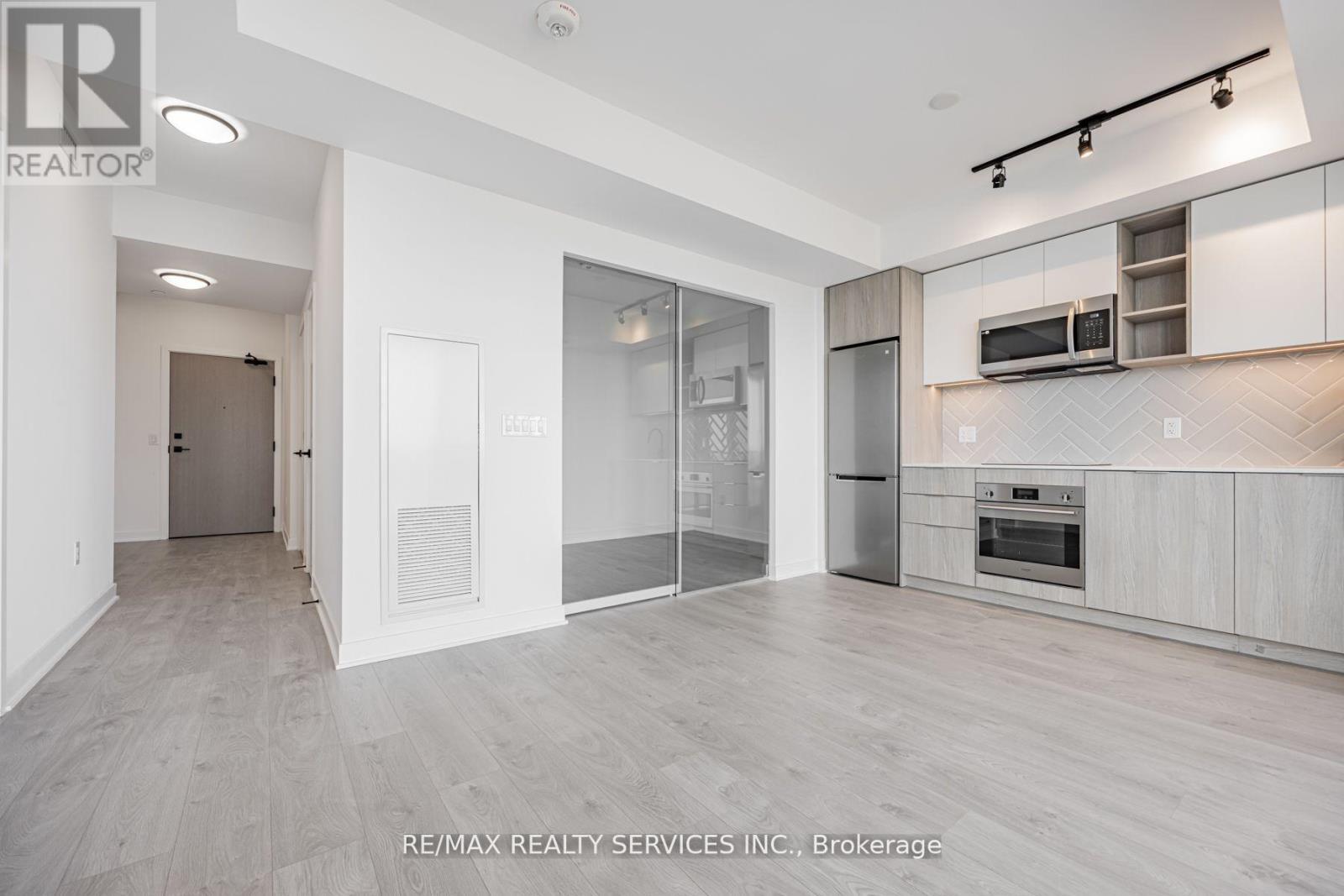 2007 - 36 Zorra Street, Toronto, ON - Indoor Photo Showing Kitchen